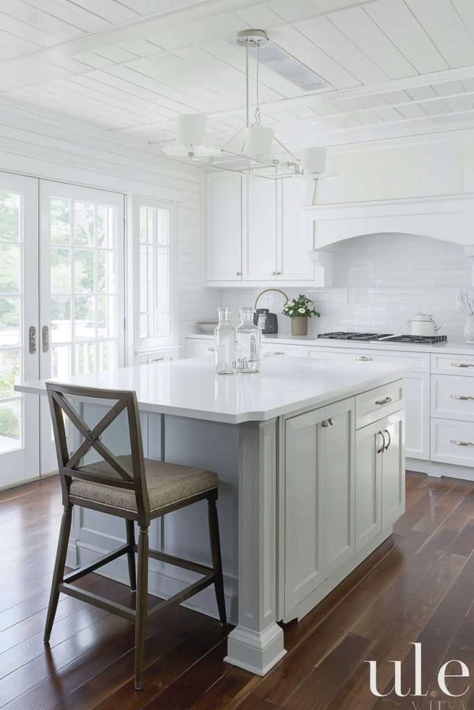 Minimalist Accent Kitchen Island for Clean Aesthetics
