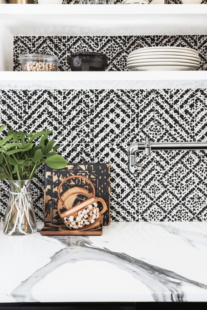 Black and White Mosaic Tile Backsplash (Intricate & Elegant)