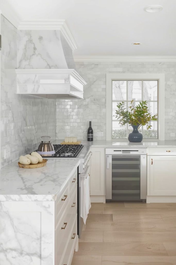 Neutral Backsplash for White Kitchen Using Soft Gray Tones