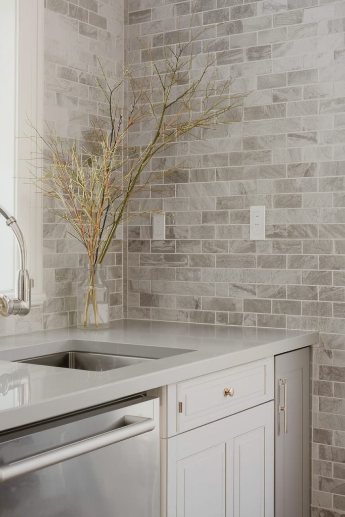 Tile Backsplash Ideas for Oak Cabinets With Subtle Pattern